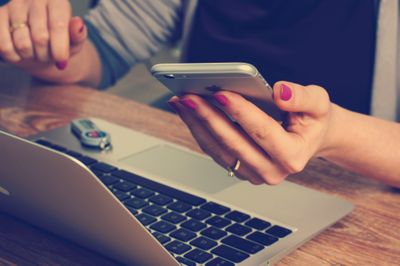 Arbeiten im Urlaub Arbeitsrecht | Nebenjob NÖTIG?